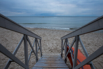 plaża Budka domek ratownika poręcz podest Morze bałtyckie
