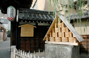 京都島原　大門の消化桶　京都市