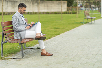Obraz premium Businessman is making plans