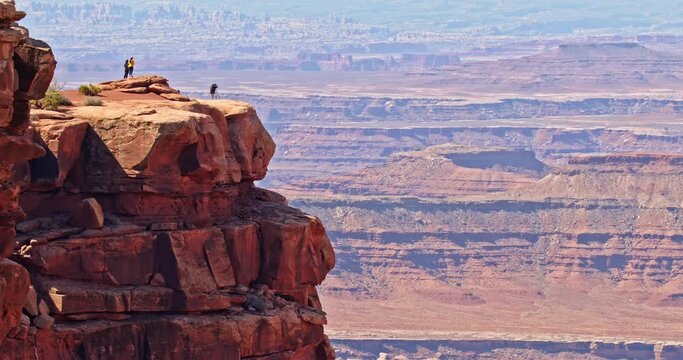 People at the edge taking Pictures at Grand Canyon 4K