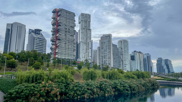 Panor&aacute;mica de Edificios Modernos