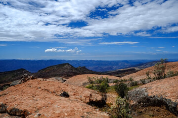 南米ボリビアの秘境、トロトロ渓谷の美しい地形と恐竜の足跡やUmajalanta鍾乳洞
