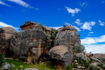 南米ボリビアの秘境、トロトロ渓谷の美しい地形と恐竜の足跡やUmajalanta鍾乳洞
