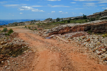 南米ボリビアの秘境、トロトロ渓谷の美しい地形と恐竜の足跡やUmajalanta鍾乳洞