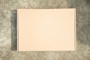 Brown cardboard box with cover