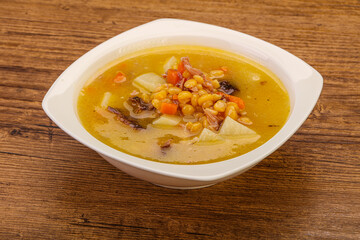 Pea soup with smoked ribs