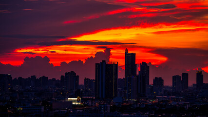 Fototapeta premium panoramic high-angle evening background of the city view,with natural beauty and blurred sunsets in the evening and the wind blowing all the time,showing the distribution of city center accommodation