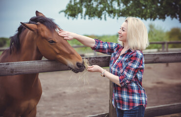 Obraz premium Woman enjoying horse company. Mature Beautiful With Horse Outdoors, stylish lady at countryside
