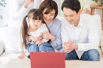 三世代家族ファミリー Wall Mural Wallpaper Murals Ponta1414