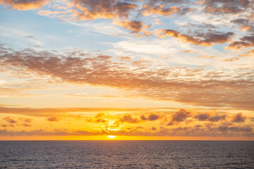 Obraz premium Sunset and Clouds over the Ocean