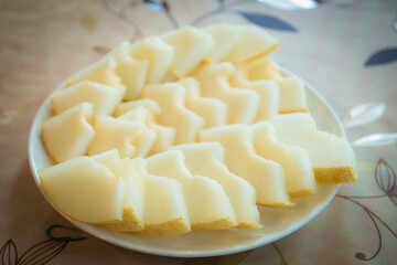 A plate with melon slices on the wedding table.