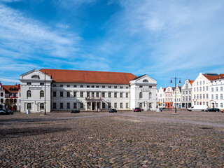 Rathaus mit Marktplatz von Wismar in Mecklenburg-Vorpommern