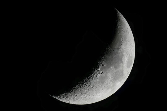 Luna primo quarto  nel cielo notturno