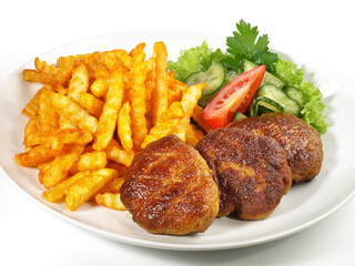 Frikadellen mit Pommes Frites und Salat - Freigestellt