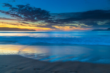 Obraz na płótnie Canvas Pretty blue summer sunrise seascape with high cloud