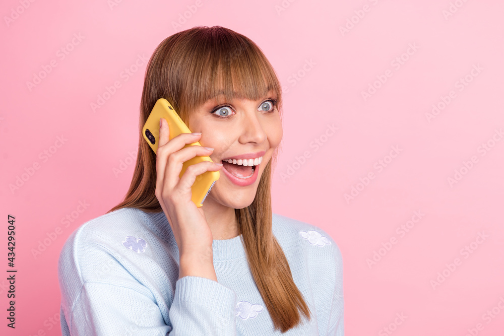 Poster Portrait of attractive girlish cheerful girl calling friend discussing news having fun isolated over pink pastel color background