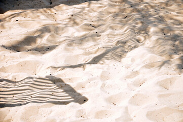 Das Sandbild: weicher weiße Sanstrand, Struktur.
