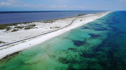 Obraz premium Aerial view of a white sand beach in florida with a road