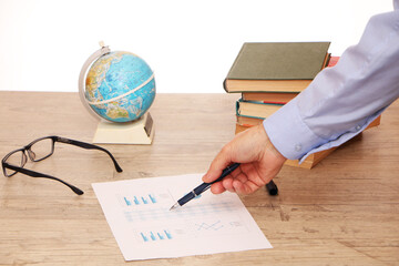  The hand of a businessman draws a schedule of product deliveries.