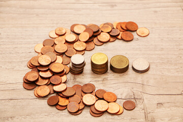Money is scattered on the desk in the office and arranged in columns.