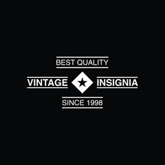 Obraz premium Retro Vintage Insignia Logotype Label or Badge Vector design element business sign template