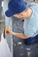 Obraz na płótnie Canvas Man working on a house facade.