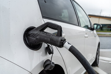 Recharging an white electric car