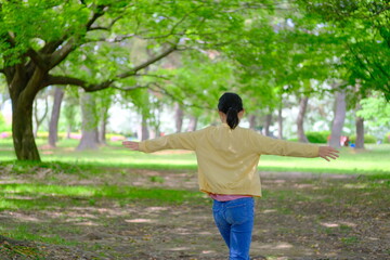 Fototapeta premium girl in the green