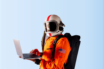 Man with astronaut helmet and laptop - obrazy, fototapety, plakaty
