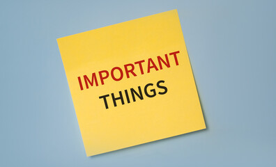 Writing note showing IMPORTANT THINGS text. Business photo showcasing think about something...