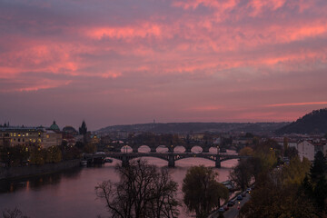 Fototapeta premium Prague's scenery with a pink sky
