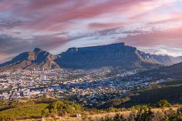 Naklejka premium stunning view on Cape Town with famous Table Mountain, South Africa