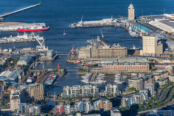 Obraz premium Cape Town, South Africa - 02-12-2021 aerial view on the busy harbour and Water front of cape Town, South Africa