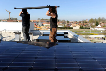 poseurs de panneaux solaires