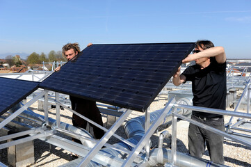poseurs de panneaux solaires