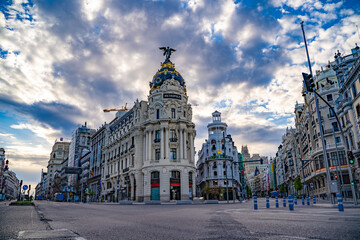 Gran Vía de Madrid from Calle Alcalá, with the Metropolis building during COVID 19