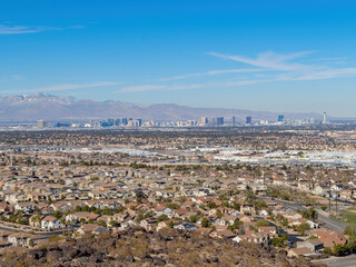 Obraz premium High angle view of the Vegas cityscape from Henderson View Pass