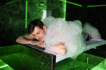 Man on the procedure of the foam massage in the hammam. Wellness and spa concept. - obrazy, fototapety, plakaty
