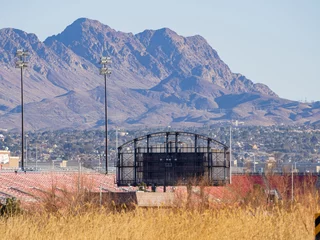 Tableaux ronds sur plexiglas Anti-reflet Las Vegas Sunny view of the Sam Boyd Stadium near the wetlands park
