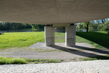 Unter der Br&uuml;cke