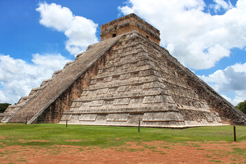 The Temple of Kukulcan El Castillo at the center of Chichen Itza archaeological site. Territory of Mayan city of Chichen Itza, Yucatan, Mexico. 