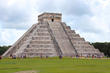 The Temple of Kukulcan El Castillo at the center of Chichen Itza archaeological site. Territory of Mayan city of Chichen Itza, Yucatan, Mexico. 