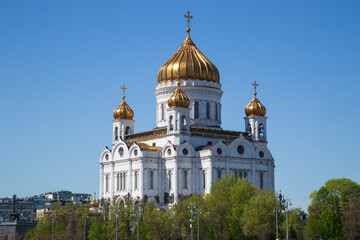 Fototapeta na wymiar Cathedral of Christ the Saviour in Moscow, in summer in sunny weather.