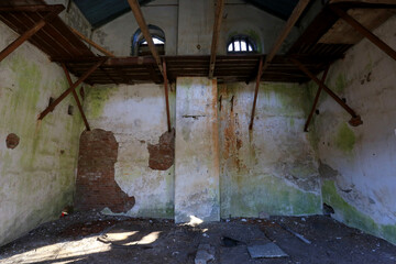Fototapeta na wymiar ruines old abandoned house