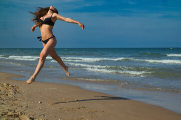 mujer en la playa