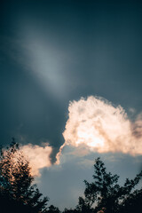Nubes en medio del atardecer