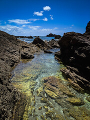 Obraz premium Crystal clear small pond by the coast