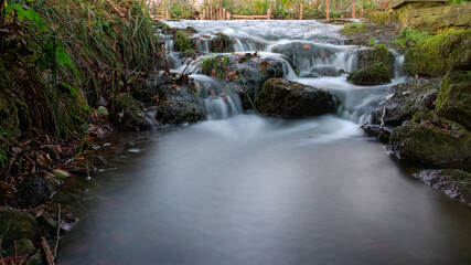 Petite cascade d'Avoise en pose longue en autmne