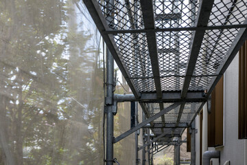 Image of steel scaffolding at a construction site
