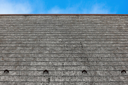 Image of a painful slate roof.